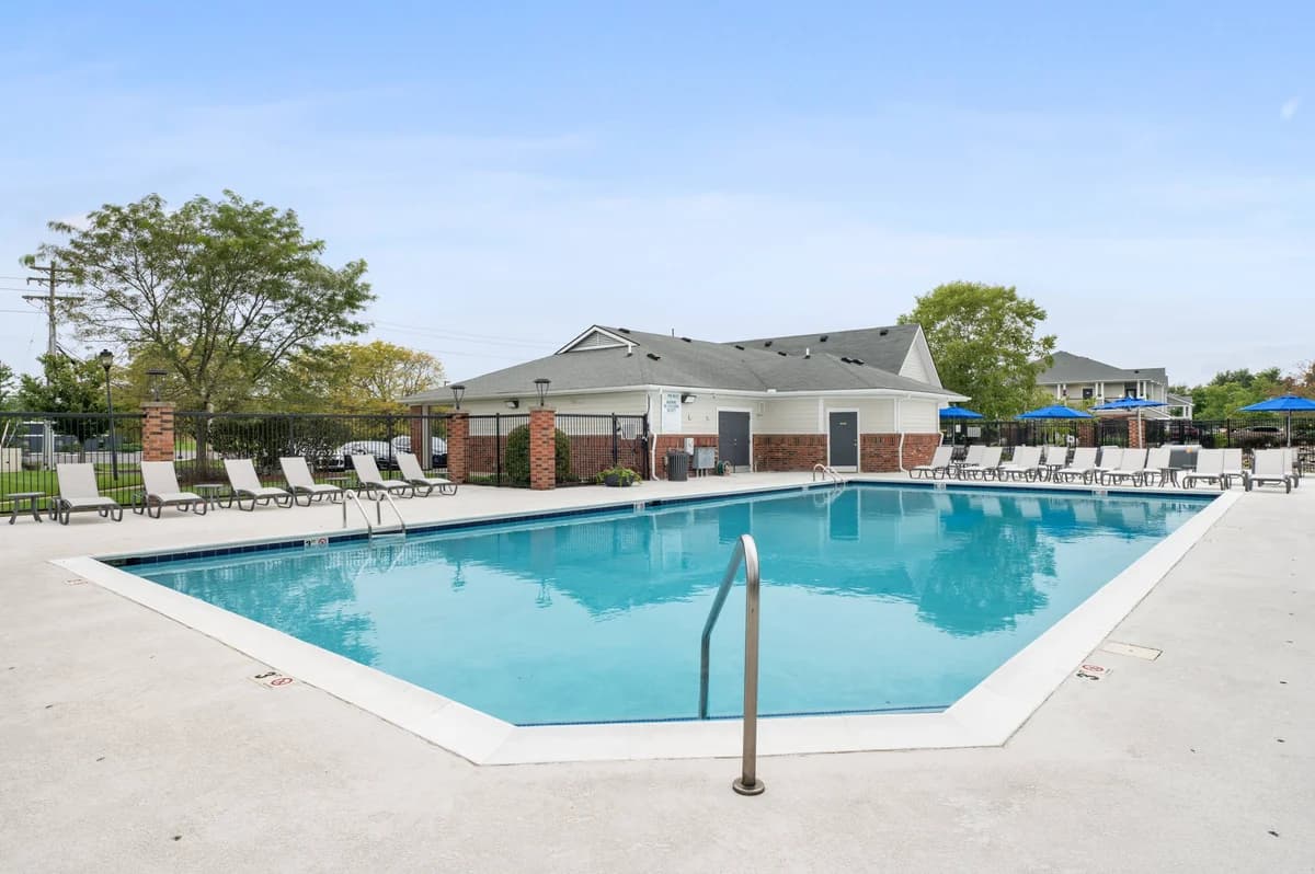 Cincinnati apartments for rent - image - Expansive Pool Area