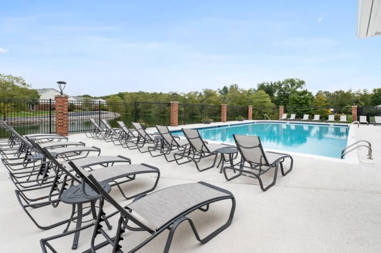 Cincinnati apartments for rent - image - Poolside Lounge Area