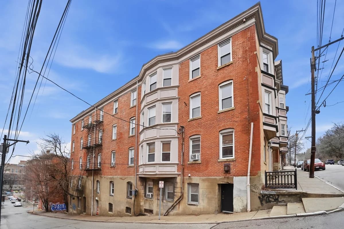 Cincinnati apartments for rent - Property image - 1701 Sycamore Street - 3