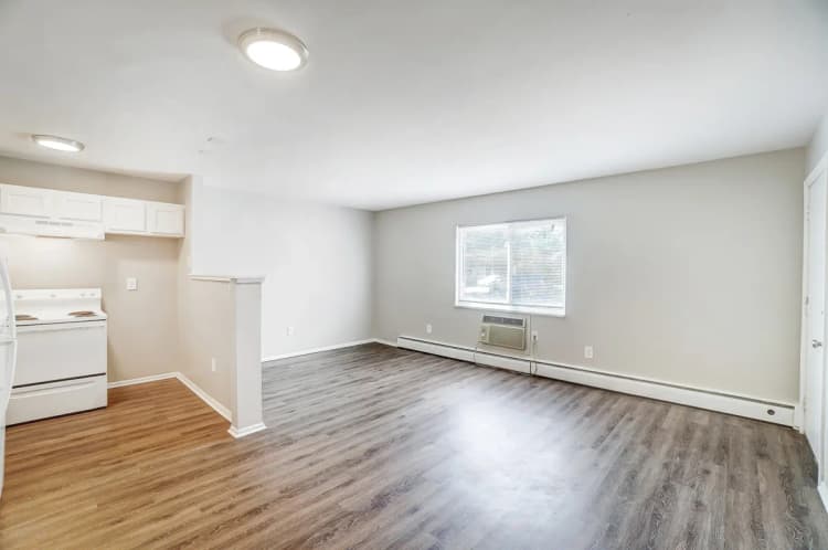 Cincinnati apartments for rent - image - Chelsea Garden Apartments - Bedroom 1.webp