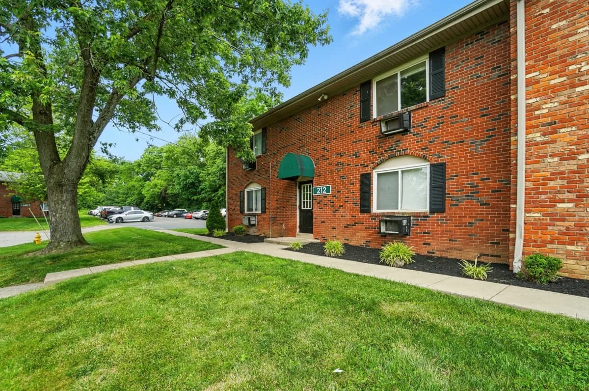 Cincinnati apartments for rent - image - Chelsea Garden Apartments - 1.webp