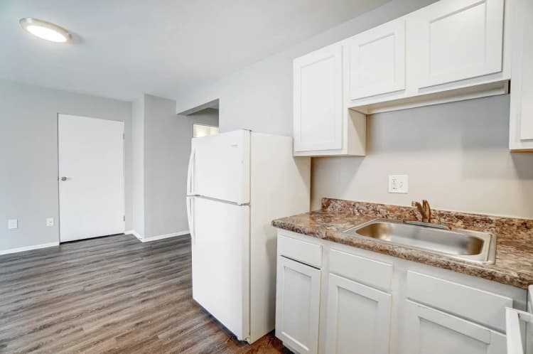 Cincinnati apartments for rent - image - Chelsea Garden Apartments - Kitchen 3.webp