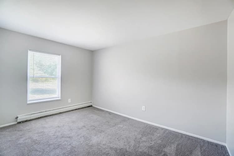 Cincinnati apartments for rent - image - Chelsea Garden Apartments - Bedroom 5.webp