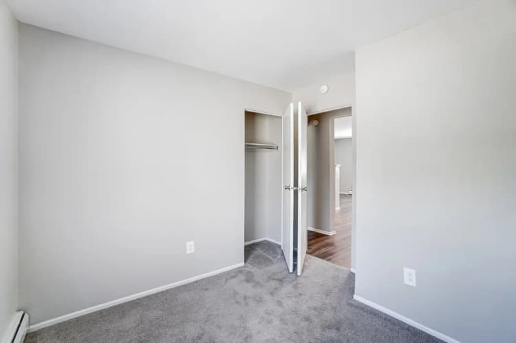 Cincinnati apartments for rent - image - Chelsea Garden Apartments - Bedroom 6.webp