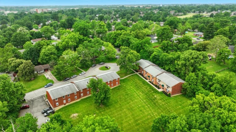 Cincinnati apartments for rent - image - Chelsea Garden Apartments - wider Building View.webp