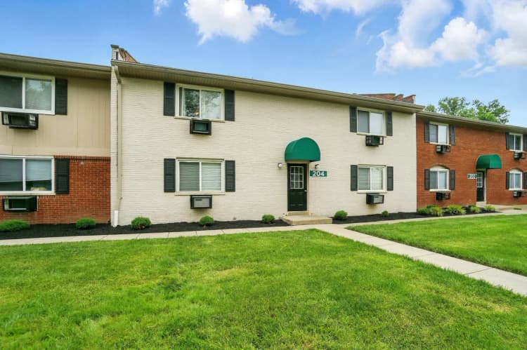 Cincinnati apartments for rent - image - Chelsea Garden Apartments - Building Back.webp