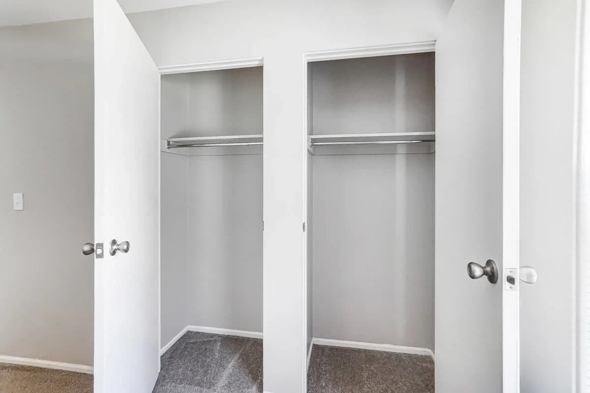 Cincinnati apartments for rent - image - Chelsea Garden Apartments - Closet.webp