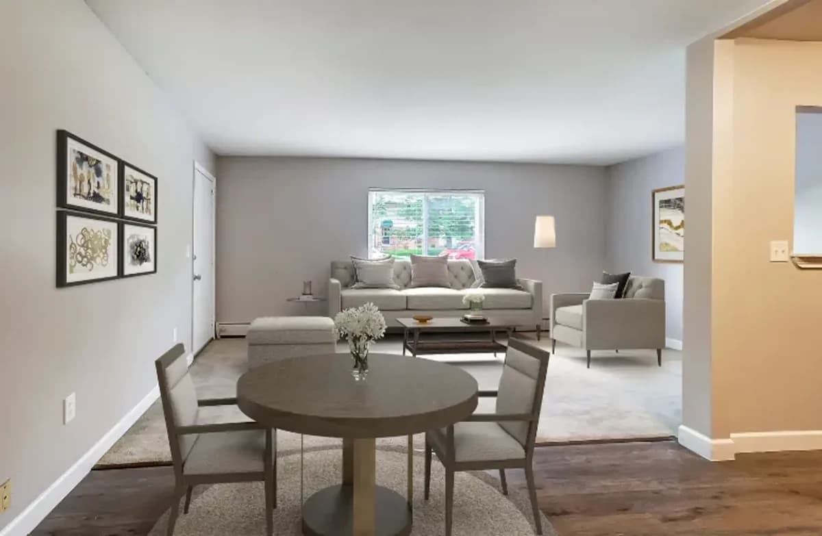 Cincinnati apartments for rent - image - Chelsea Garden Apartments - Living Room.webp