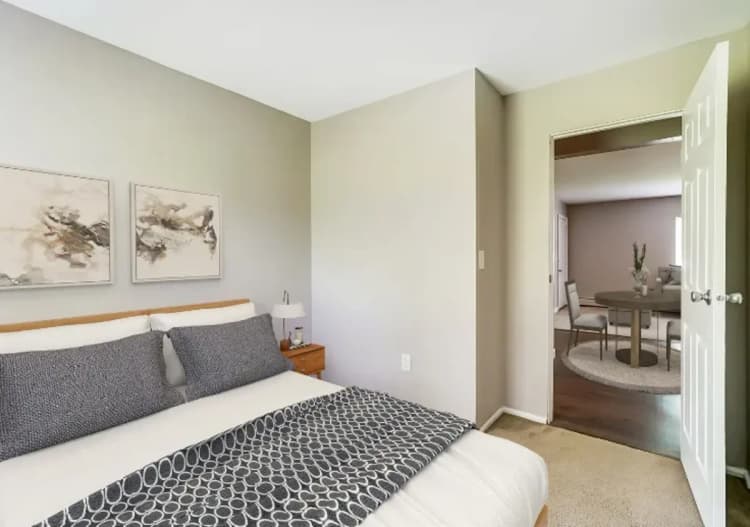 Cincinnati apartments for rent - image - Chelsea Garden Apartments - Bedroom.webp