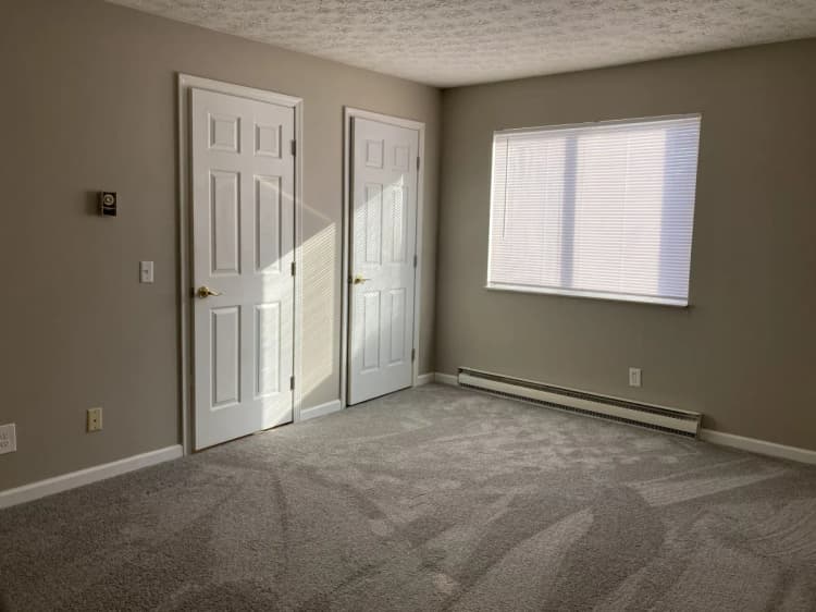 Cincinnati apartments for rent - image - Southgate Mueller Room..webp