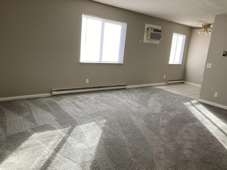 Cincinnati apartments for rent - image - Southgate Mueller room.webp