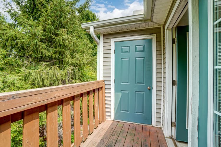 Cincinnati apartments for rent - image - Silverwoods Landing balcony 1.webp