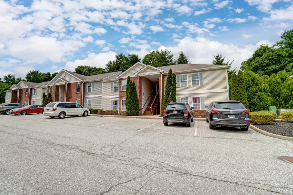 Cincinnati apartments for rent - image - Silverwoods Landing parking 1.webp