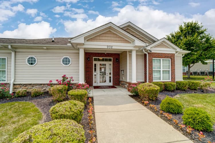 Cincinnati apartments for rent - image - Silverwoods Landing front.webp