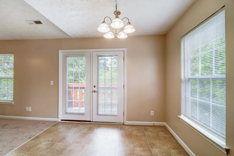 Cincinnati apartments for rent - image - Silverwoods Landing enterance.webp