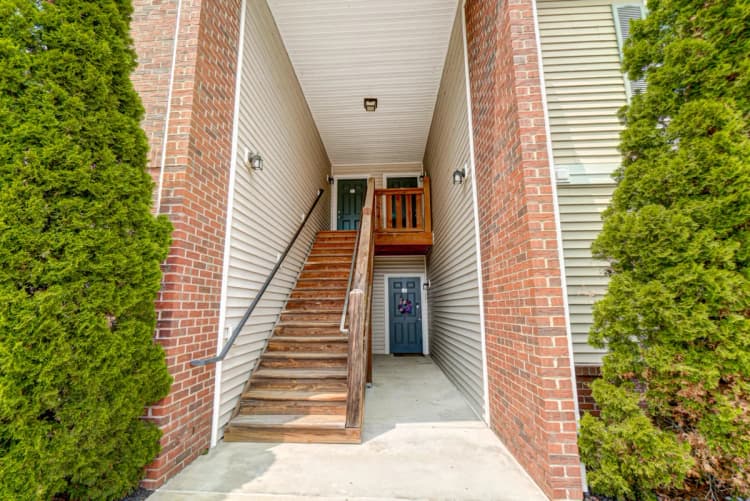 Cincinnati apartments for rent - image - Silverwoods Landing stairs.webp