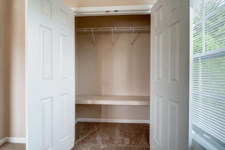 Cincinnati apartments for rent - image - Silverwoods Landing closet.webp