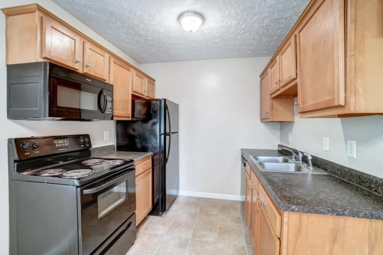 Cincinnati apartments for rent - image - Silverwoods Landing kitchen.webp