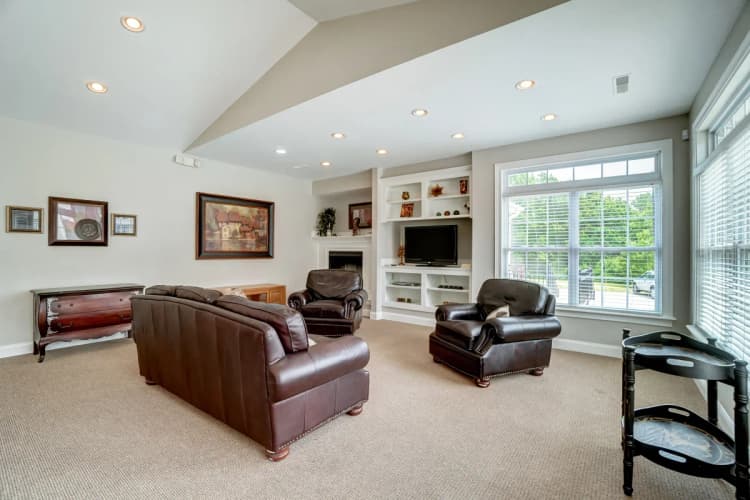 Cincinnati apartments for rent - image - Silverwoods Landing Living area.webp