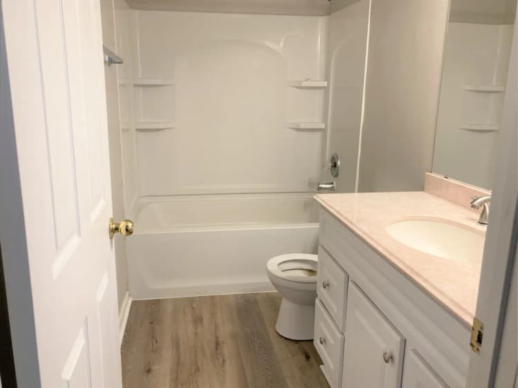 Cincinnati apartments for rent - image - Harbor Ridge Youngbathroom1.jpeg
