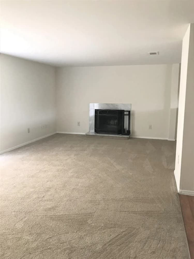 Cincinnati apartments for rent - image - Harbor Ridge Younglivroom.jpeg