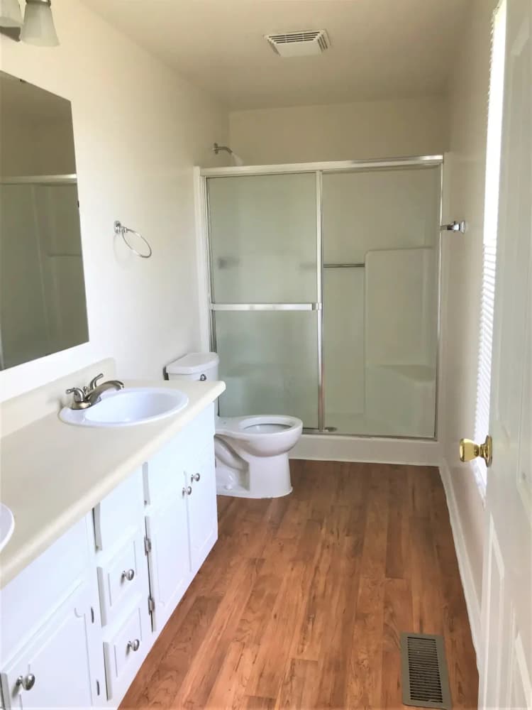 Cincinnati apartments for rent - image - Harbor Ridge Youngbathroom.jpeg