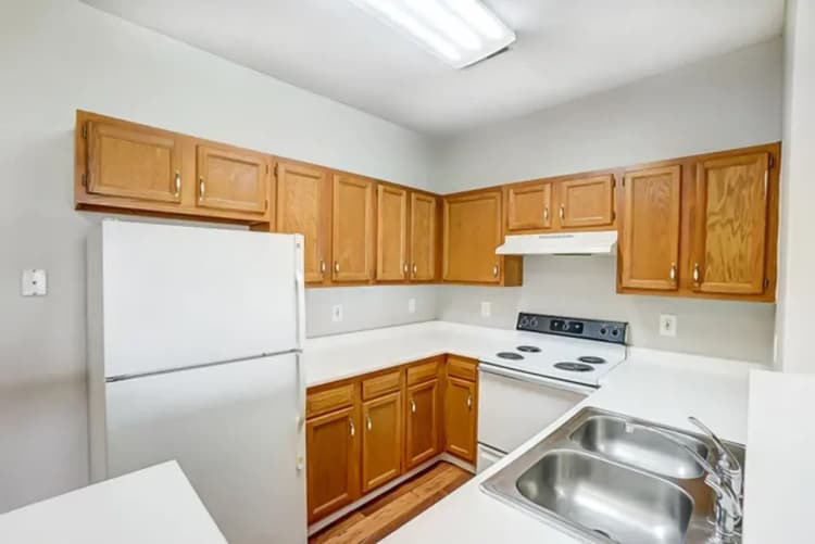 Cincinnati apartments for rent - image - delaware_crossing_-_kitchen (1).webp