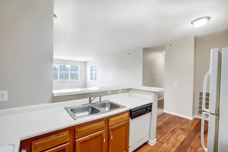 Cincinnati apartments for rent - image - delaware_crossing_-_kitchen.webp