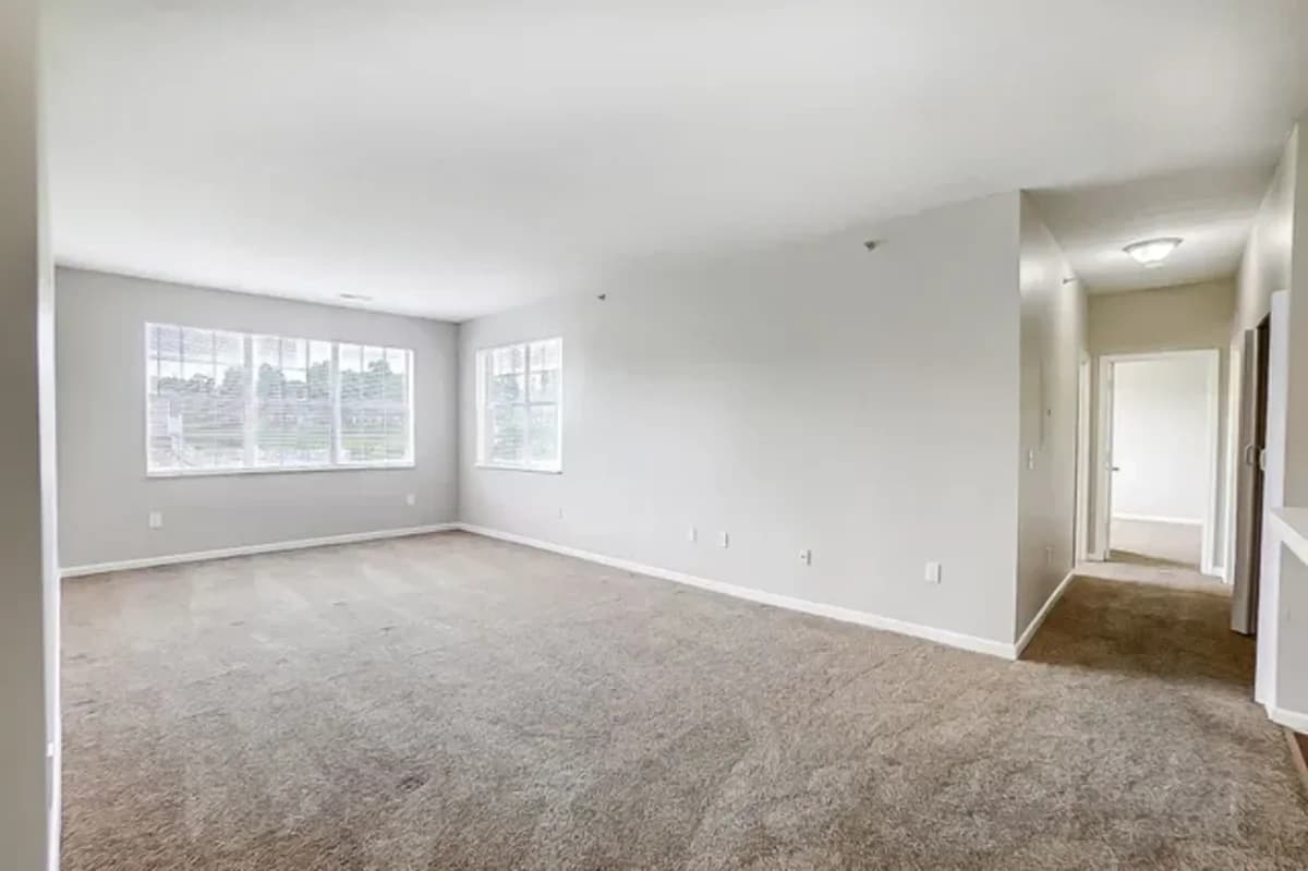 Cincinnati apartments for rent - image - delaware_crossing_-_bedroom.webp