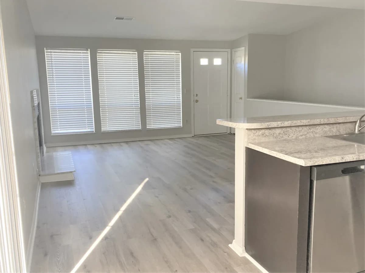 Cincinnati apartments for rent - image - Harbor Ridge Hoganliving_room2.jpeg
