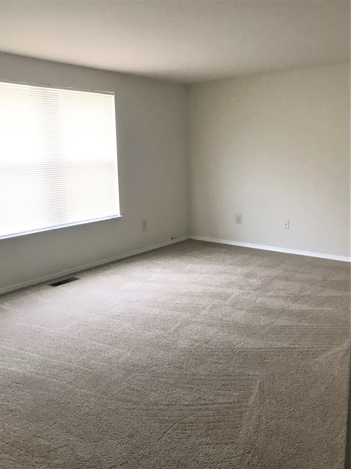 Cincinnati apartments for rent - image - Harbor Ridge Hoganbdrm2.jpeg