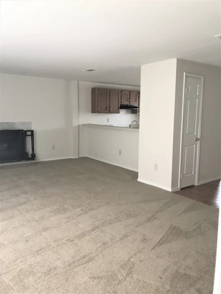 Cincinnati apartments for rent - image - Harbor Ridge-KOO livkitchen.jpeg