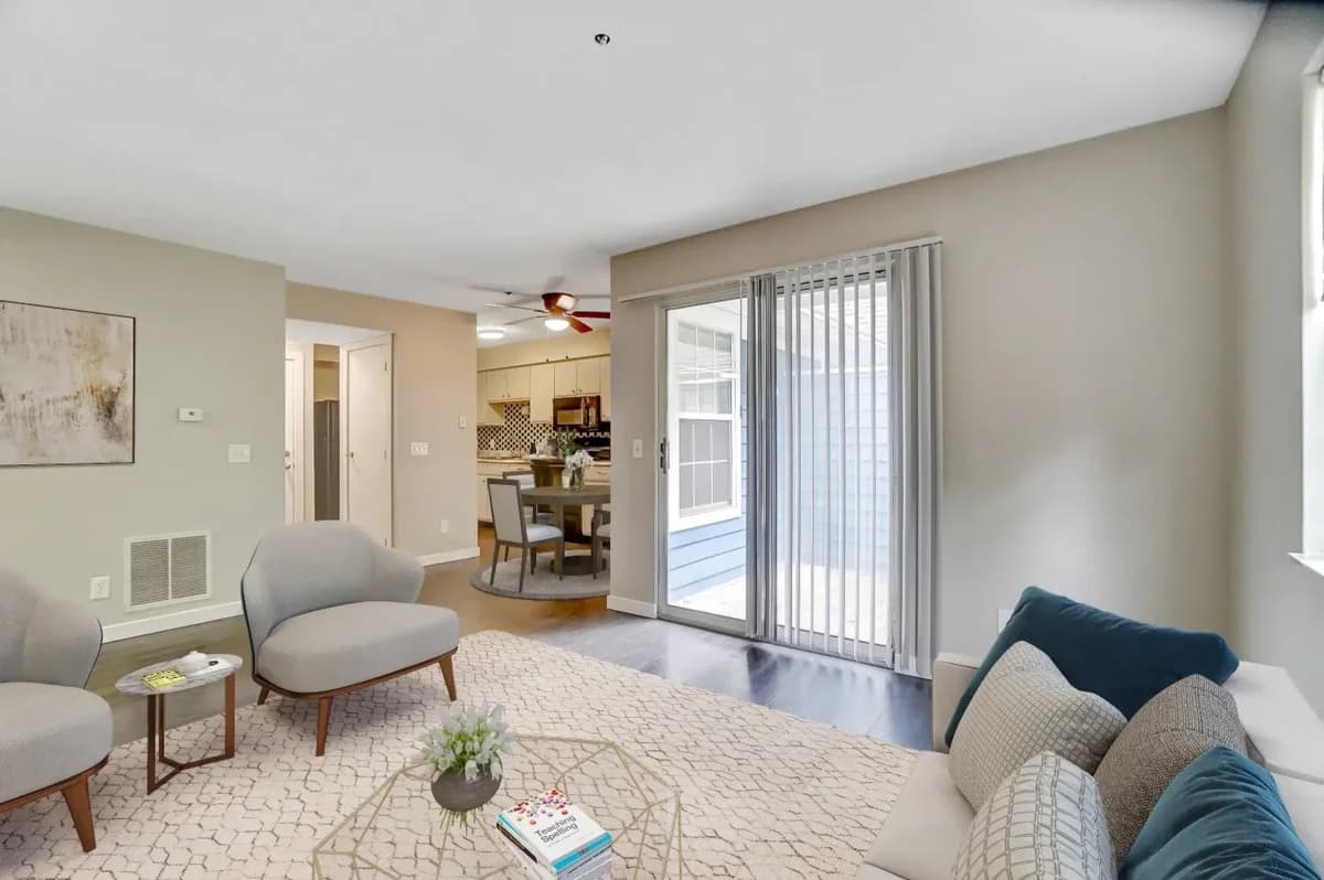 Cincinnati apartments for rent - Property image - Royal Cove - 3