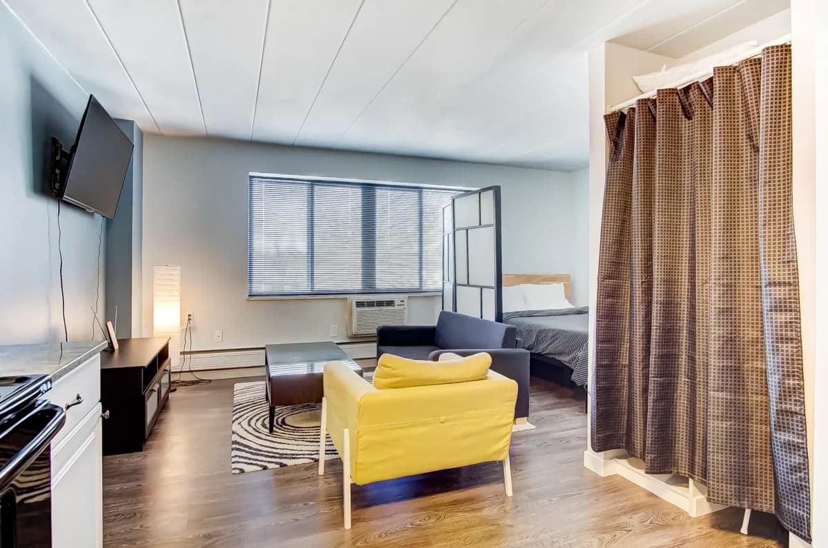 Cincinnati apartments for rent - image - The Bradford living room 1.webp