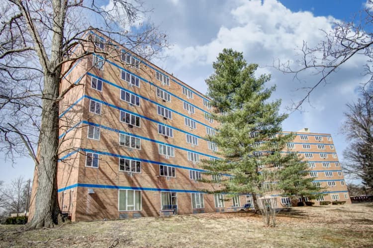 Cincinnati apartments for rent - image - The Bradford Building room.webp