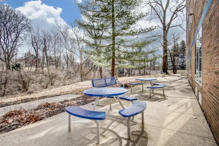 Cincinnati apartments for rent - image - The Bradford back area.webp