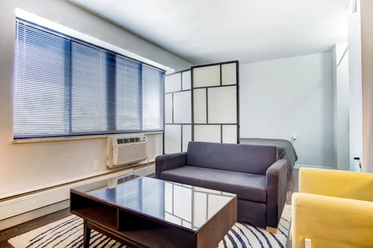 Cincinnati apartments for rent - image - The Bradford Living area.webp