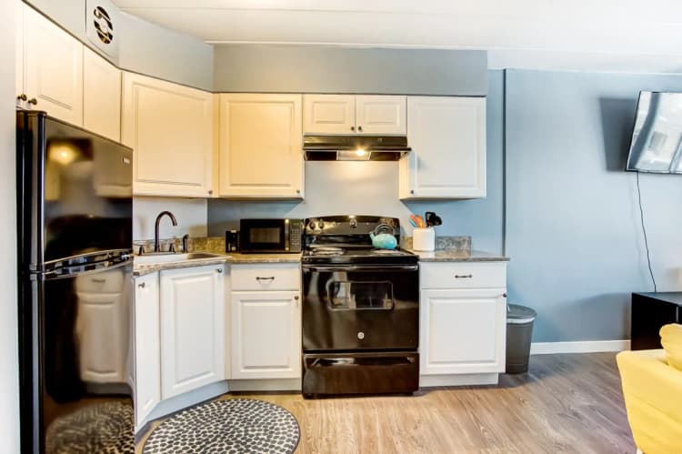 Cincinnati apartments for rent - image - The Bradford kitchen.webp