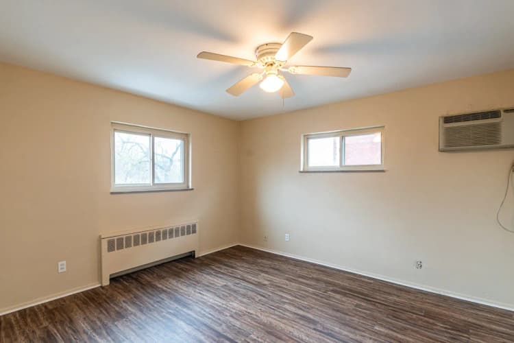 Cincinnati apartments for rent - image - Robroy Room.webp