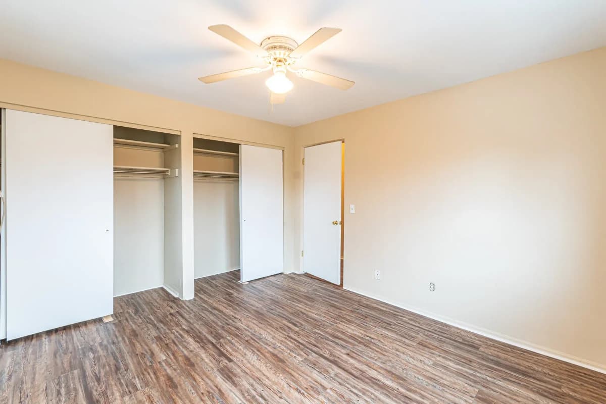 Cincinnati apartments for rent - image - Robroy Closet.webp