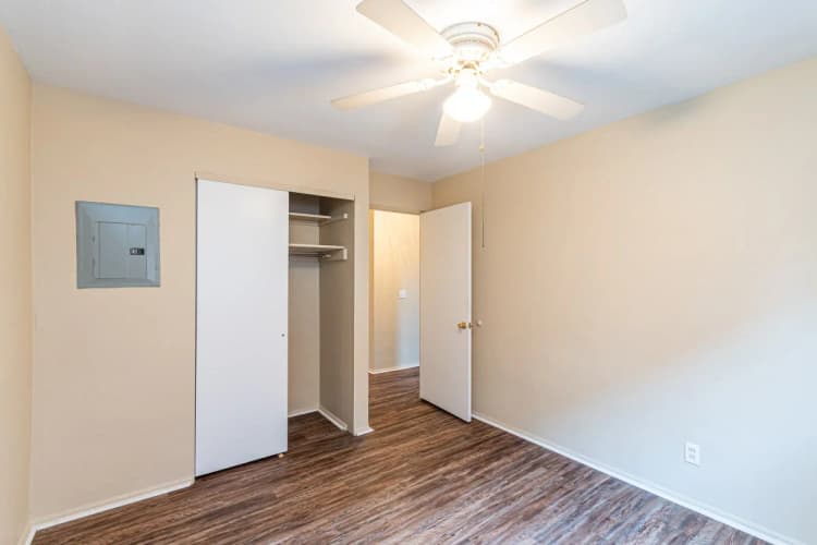 Cincinnati apartments for rent - image - Robroy Room closet.webp