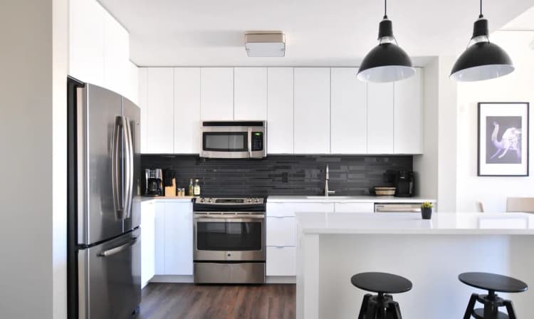 Cincinnati apartments for rent - image - college_crest. kitchen.webp