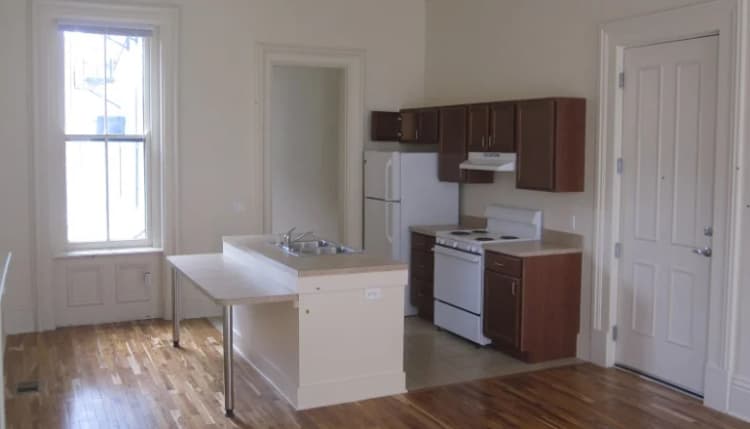 Cincinnati apartments for rent - image - Abigail Apartments - Kitchen 1.jpg