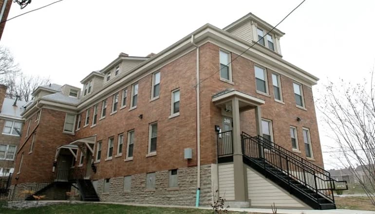 Cincinnati apartments for rent - image - Burnet Place Apartments - Exterior 1.jpg