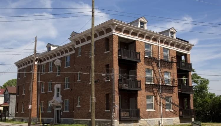 Cincinnati apartments for rent - image - Losantiville Evanston Apartments - Exterior 3.jpg