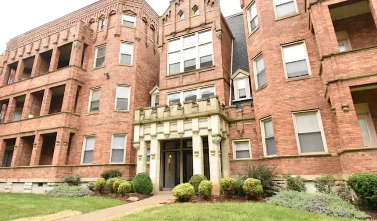 Cincinnati apartments for rent - image - Navarre Garrone Apartments - Exterior 5.webp