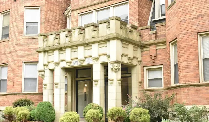 Cincinnati apartments for rent - image - Navarre Garrone Apartments - Exterior.webp