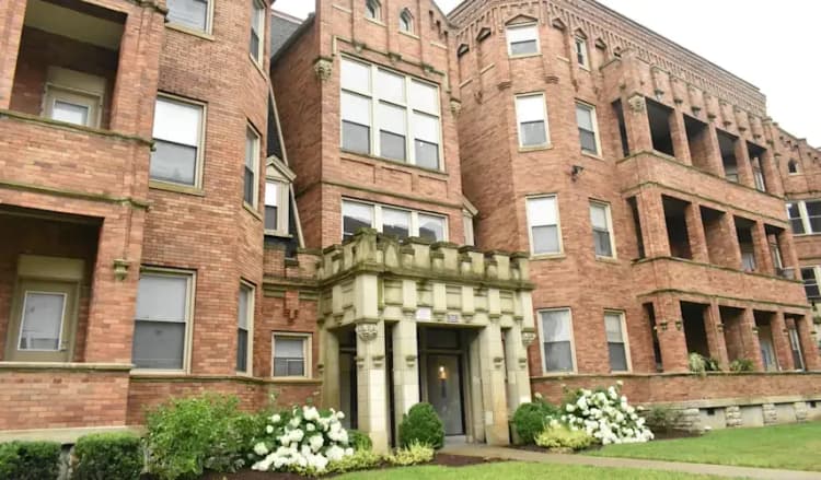 Cincinnati apartments for rent - image - Navarre Garrone Apartments - Exterior 7.webp