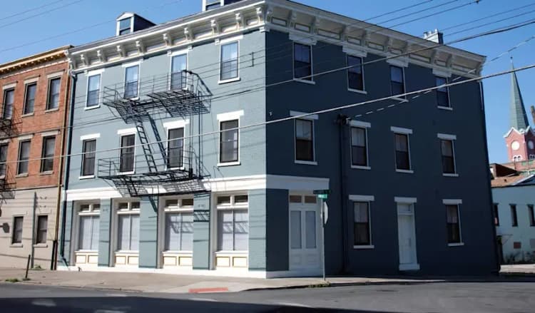Cincinnati apartments for rent - image - North Rhine Heights - Exterior.webp
