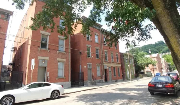Cincinnati apartments for rent - image - Terri Manor - Exterior 5.webp